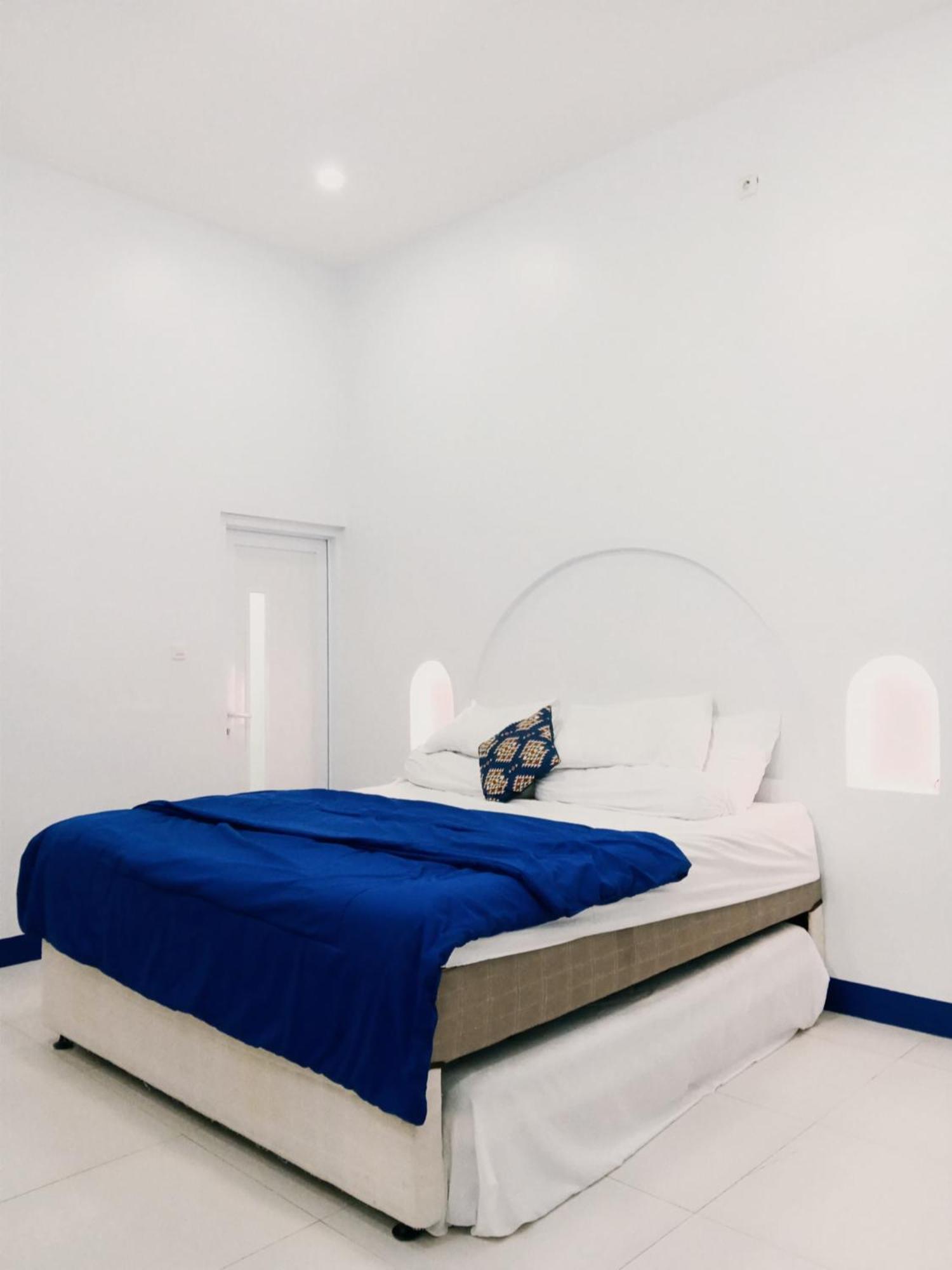 Villa Blue Door, Puncak Pondok Cipaseban Exterior photo